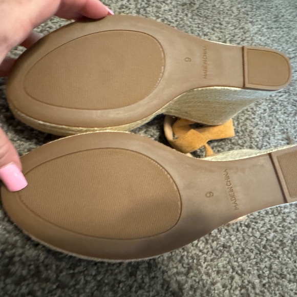 NEW Vicki Vicki Brown Suede Wedge Sandals - Picture 5 of 5